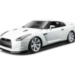 Bburago Nissan GT-R (R35) 1/18 White 18/12079