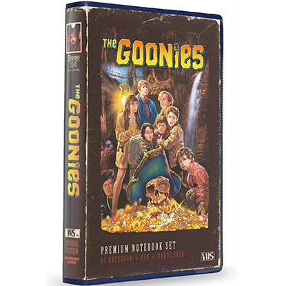 SD Toys The Goonies Σετ Σημειοματάριο, Στυλό, Σήματα - Set VHS - Stationery Set Notebook, Badges and Pen (SDTWRN25517)