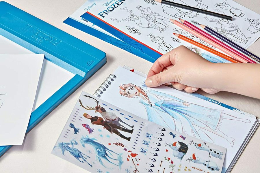 Make it Real Disney Frozen II Fashion Design Tracing Light Table (4254)