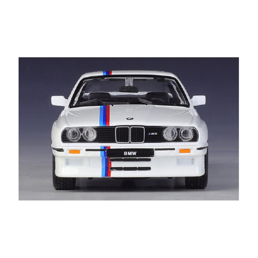 Bburago 1/24 BMW M3 (E30) 1988 White (18/21100)