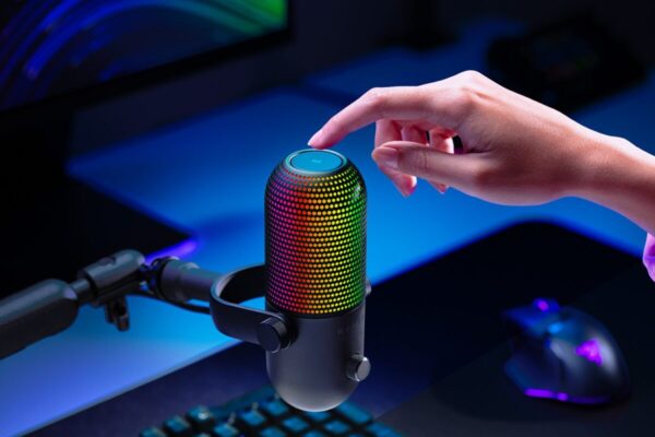 Razer SEIREN V3 CHROMA – RGB USB Condenser Microphone – Gain Limiter – Build-in Shock Absorb