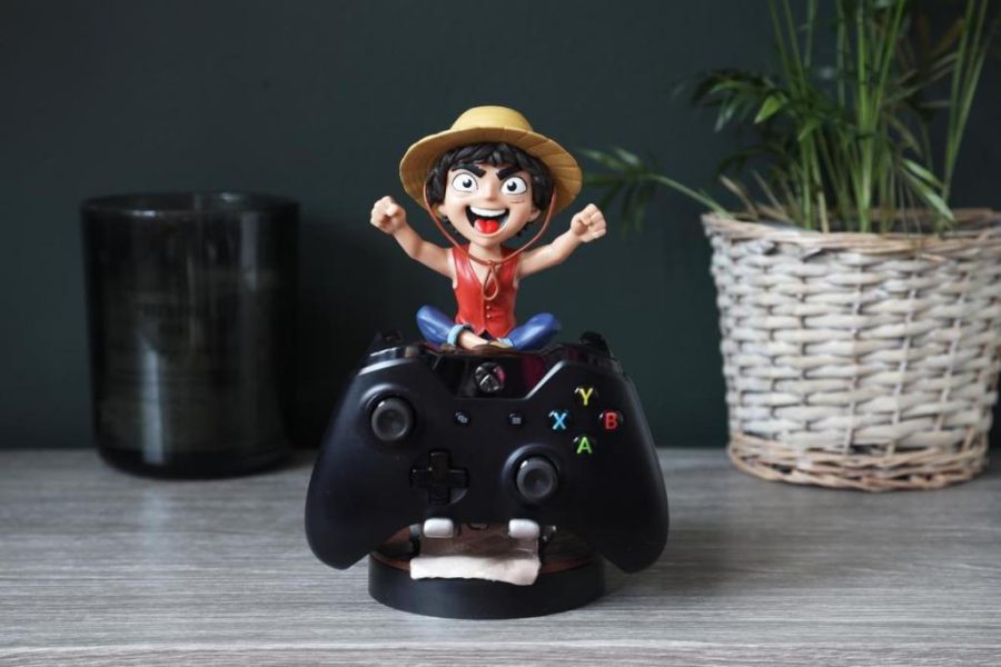 Exquisite Gaming NETFLIX One Piece Luffy Wanted Controller & Phone Support 20cm