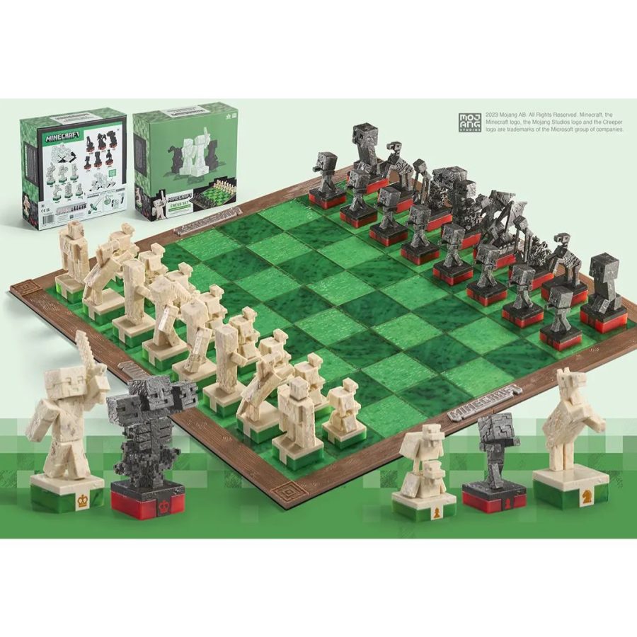 The Noble Collection Chess Set Overworld Heroes vs. Hostile Mobs - Minecraft (NN3726)