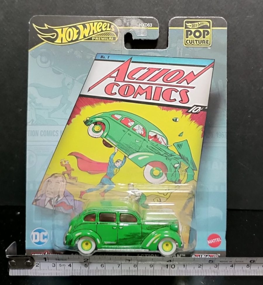 Hot Wheels Action Comics Superman Sedan 1:64 – Συλλεκτικό Αυτοκινητάκι Die-Cast