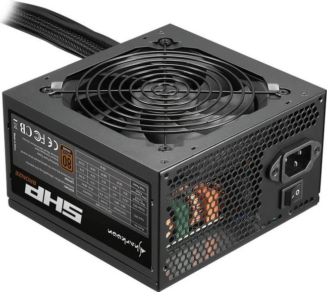 Sharkoon SHP Bronze 700W τροφοδοτικό υπολογιστή ATX με πιστοποίηση 80 Plus Bronze, Active PFC, ανεμιστήρα 120mm, Full Wired καλώδια, 4 PCIe, 6 SATA και ολοκληρωμένες προστασίες.